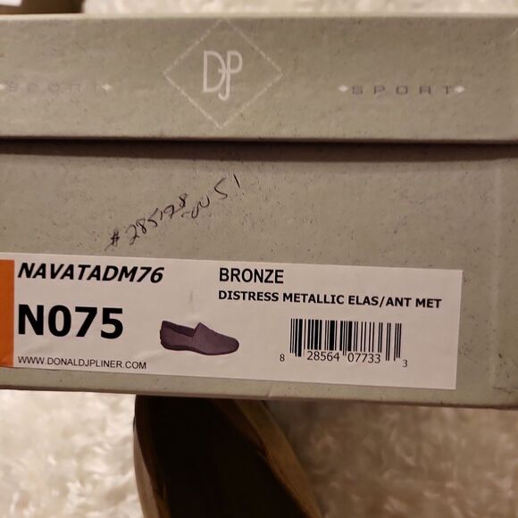 Brand new in original box sport Donald j pliner made in the mtns of Italy. - Picture 7 of 7